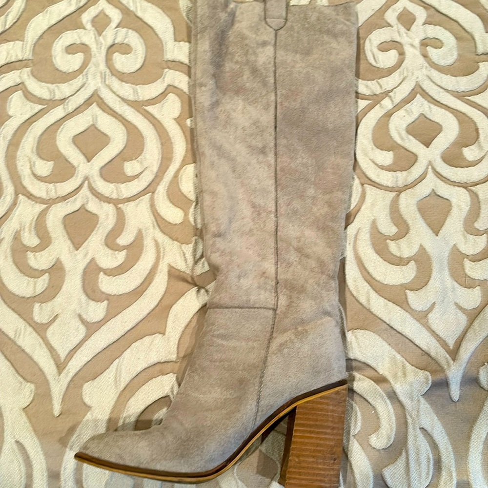 Suede greige boots